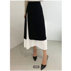 Two Tone Pleated Long Skirt With Side Zipper In Black & White